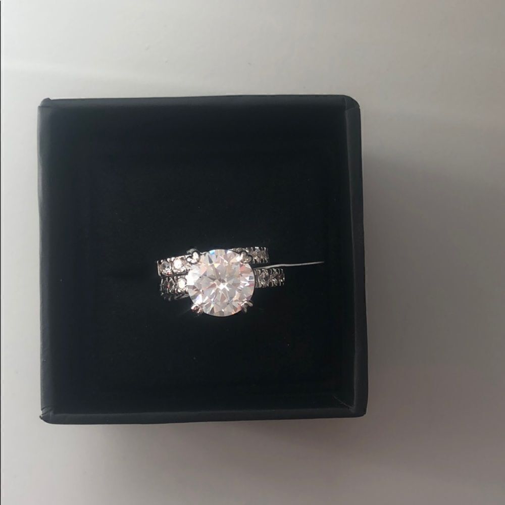 NWT Cubic Zirconia Engagement Ring Set